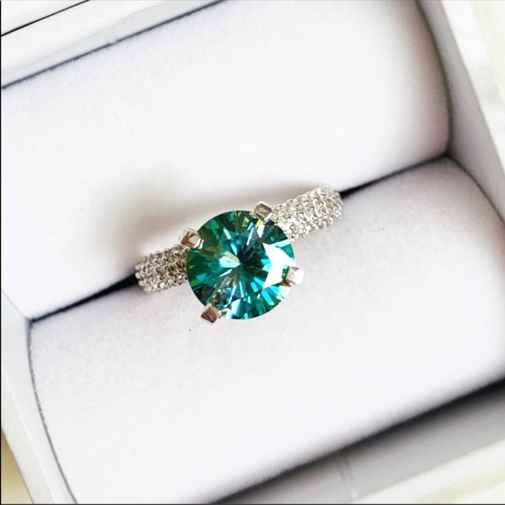 3.0 Carat VVS1 Vivid Blue Moissanite Ring - Picture 5 of 8